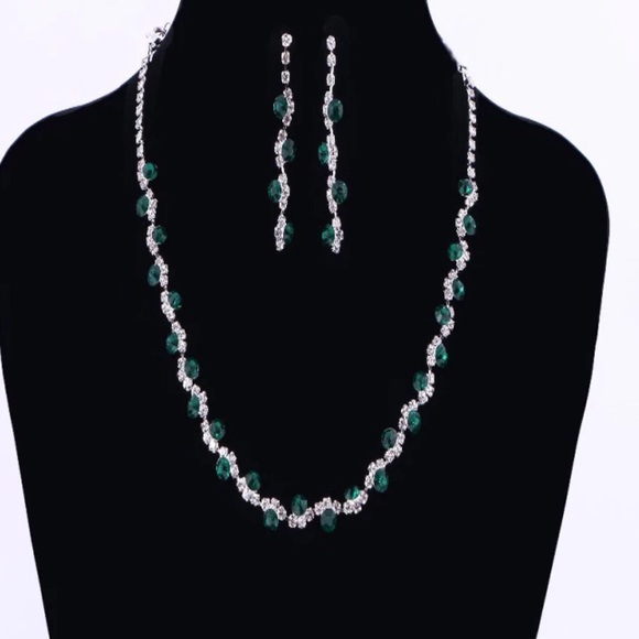 Jewelry - Necklace Earrings Set